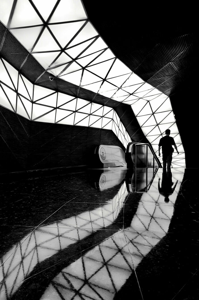 This Photographer Turns Everyday Architecture Into Bold Minimalist Scenes (31 Pics)