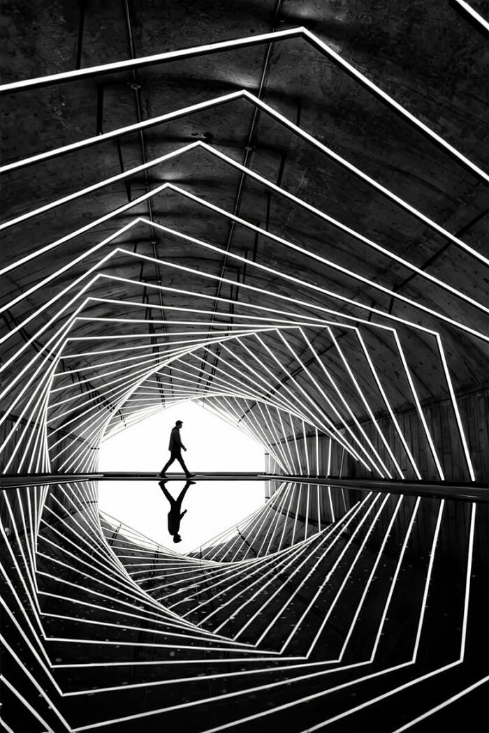 This Photographer Turns Everyday Architecture Into Bold Minimalist Scenes (31 Pics)