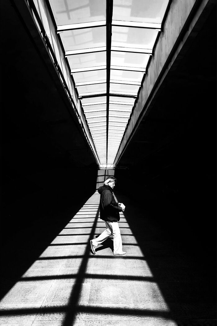 This Photographer Turns Everyday Architecture Into Bold Minimalist Scenes (31 Pics)