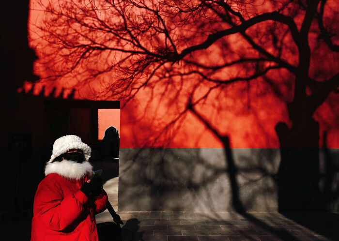This Photographer Turns Everyday Architecture Into Bold Minimalist Scenes (31 Pics)