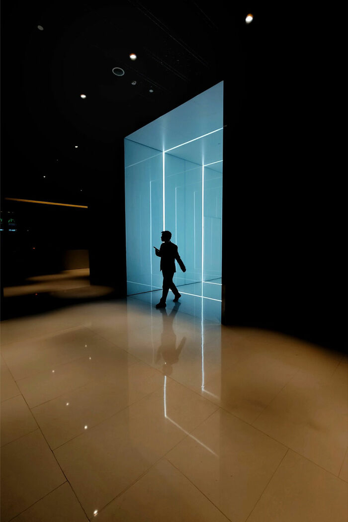 This Photographer Turns Everyday Architecture Into Bold Minimalist Scenes (31 Pics)