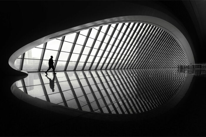 This Photographer Turns Everyday Architecture Into Bold Minimalist Scenes (31 Pics)
