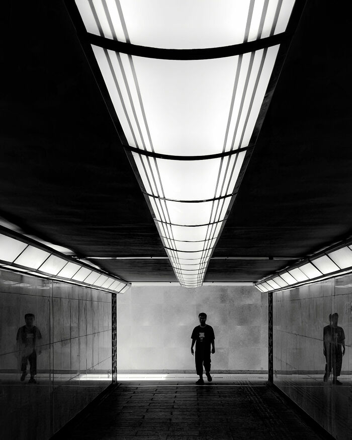This Photographer Turns Everyday Architecture Into Bold Minimalist Scenes (31 Pics)