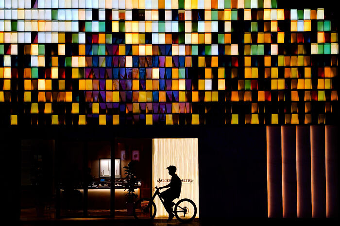This Photographer Turns Everyday Architecture Into Bold Minimalist Scenes (31 Pics)
