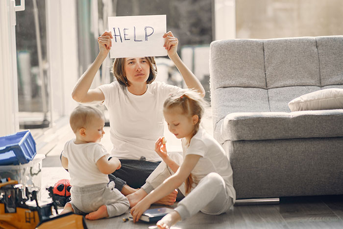 Woman Babysits On Weekends, Her Clueless BF Just Can’t Figure Out Why She Keeps Ignoring Him Woman Babysits On Weekends, Her Clueless BF Just Can’t Figure Out Why She Keeps Ignoring Him