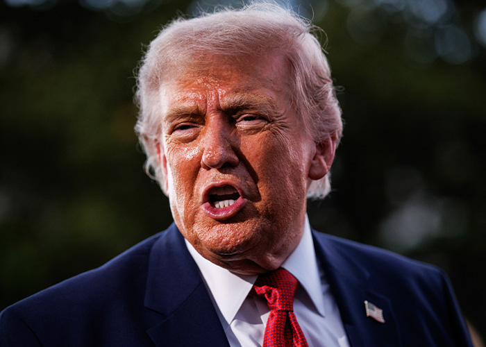 Lip Reader Reveals Donald Trump’s Brutal Words To Marine One Pilots In Heated Exchange That’s Caused A Stir