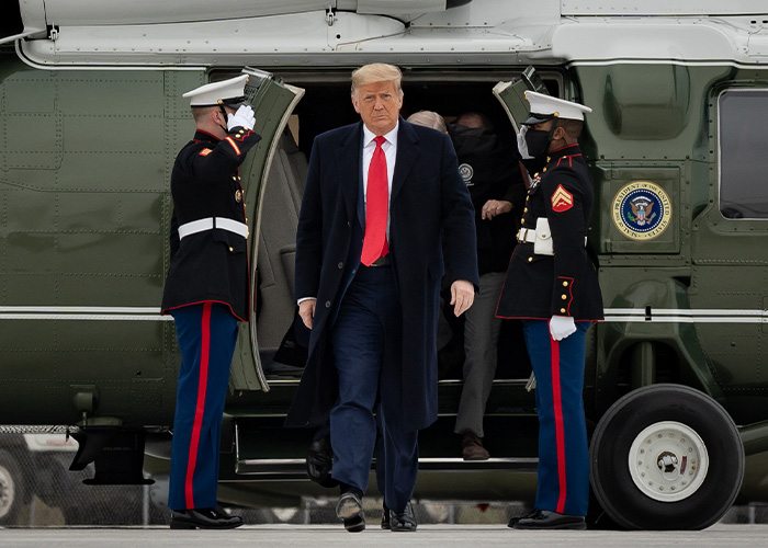 Lip Reader Reveals Donald Trump’s Brutal Words To Marine One Pilots In Heated Exchange That’s Caused A Stir