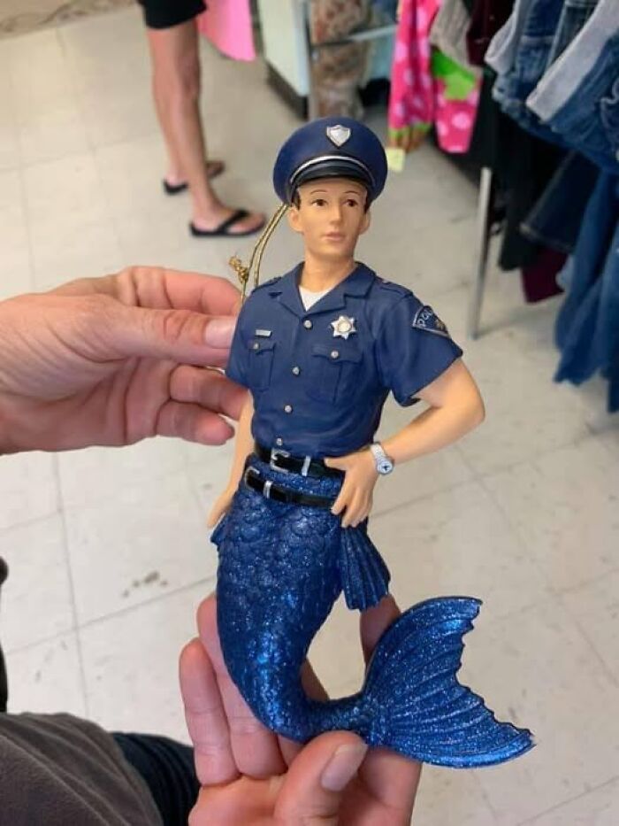 74 Unhinged Secondhand Finds That Prove One Person’s Trash Is Another Person’s Cursed Treasure 74 Unhinged Secondhand Finds That Prove One Person’s Trash Is Another Person’s Cursed Treasure