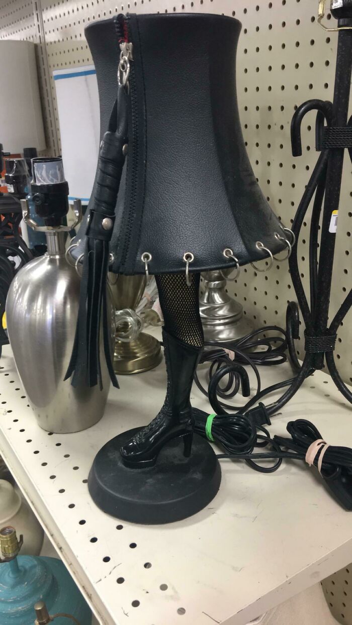 74 Unhinged Secondhand Finds That Prove One Person’s Trash Is Another Person’s Cursed Treasure 74 Unhinged Secondhand Finds That Prove One Person’s Trash Is Another Person’s Cursed Treasure