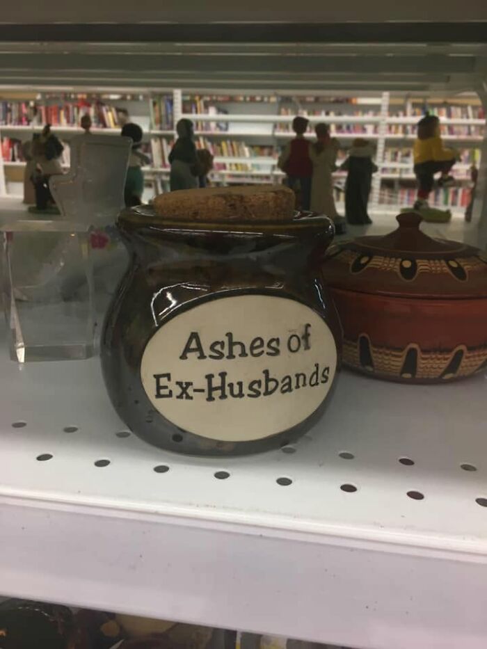 74 Unhinged Secondhand Finds That Prove One Person’s Trash Is Another Person’s Cursed Treasure 74 Unhinged Secondhand Finds That Prove One Person’s Trash Is Another Person’s Cursed Treasure