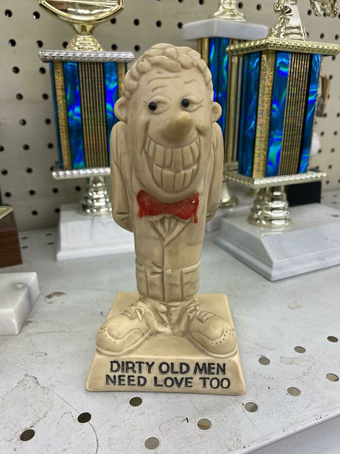 74 Unhinged Secondhand Finds That Prove One Person’s Trash Is Another Person’s Cursed Treasure 74 Unhinged Secondhand Finds That Prove One Person’s Trash Is Another Person’s Cursed Treasure