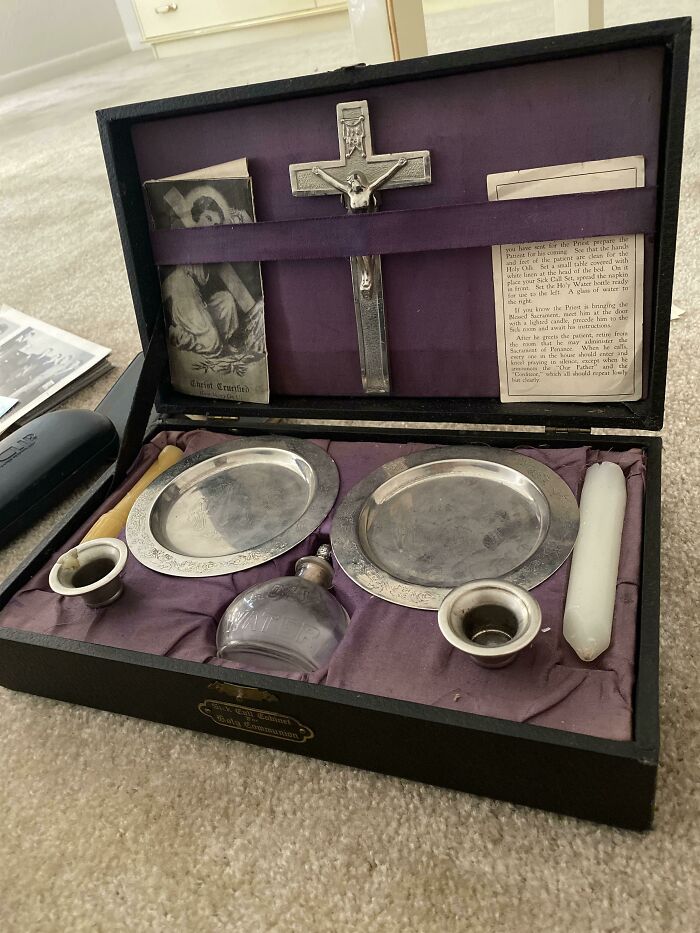 74 Unhinged Secondhand Finds That Prove One Person’s Trash Is Another Person’s Cursed Treasure 74 Unhinged Secondhand Finds That Prove One Person’s Trash Is Another Person’s Cursed Treasure
