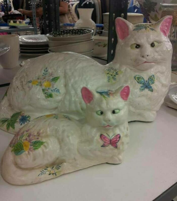 74 Unhinged Secondhand Finds That Prove One Person’s Trash Is Another Person’s Cursed Treasure 74 Unhinged Secondhand Finds That Prove One Person’s Trash Is Another Person’s Cursed Treasure
