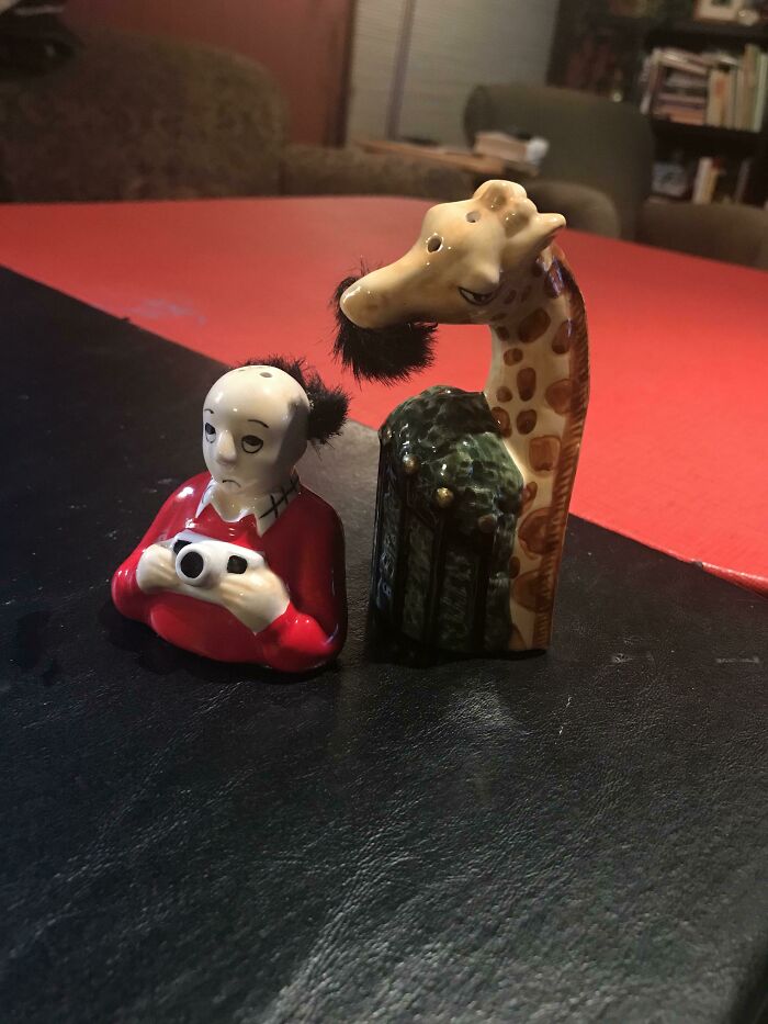74 Unhinged Secondhand Finds That Prove One Person’s Trash Is Another Person’s Cursed Treasure 74 Unhinged Secondhand Finds That Prove One Person’s Trash Is Another Person’s Cursed Treasure
