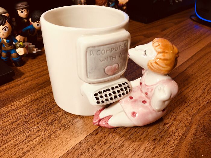 74 Unhinged Secondhand Finds That Prove One Person’s Trash Is Another Person’s Cursed Treasure 74 Unhinged Secondhand Finds That Prove One Person’s Trash Is Another Person’s Cursed Treasure
