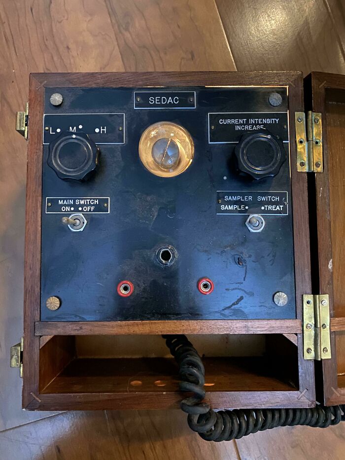 74 Unhinged Secondhand Finds That Prove One Person’s Trash Is Another Person’s Cursed Treasure 74 Unhinged Secondhand Finds That Prove One Person’s Trash Is Another Person’s Cursed Treasure