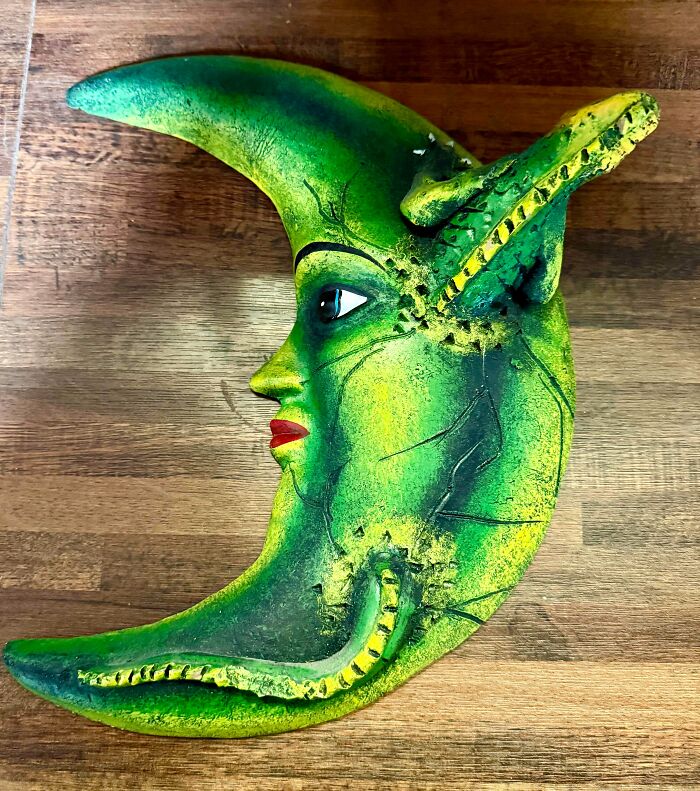 74 Unhinged Secondhand Finds That Prove One Person’s Trash Is Another Person’s Cursed Treasure 74 Unhinged Secondhand Finds That Prove One Person’s Trash Is Another Person’s Cursed Treasure