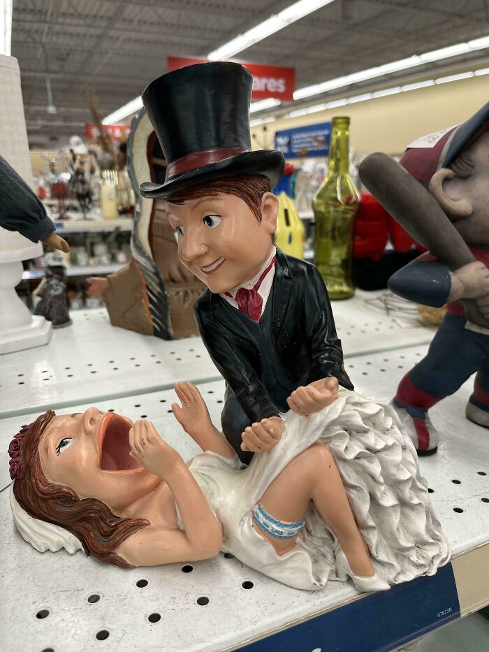 74 Unhinged Secondhand Finds That Prove One Person’s Trash Is Another Person’s Cursed Treasure 74 Unhinged Secondhand Finds That Prove One Person’s Trash Is Another Person’s Cursed Treasure