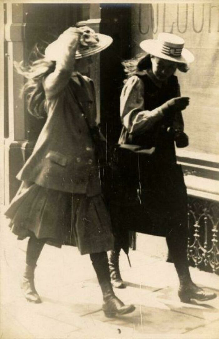77 Candid Old Photos That Reveal What The World Actually Looked Like Generations Ago (New Pics)