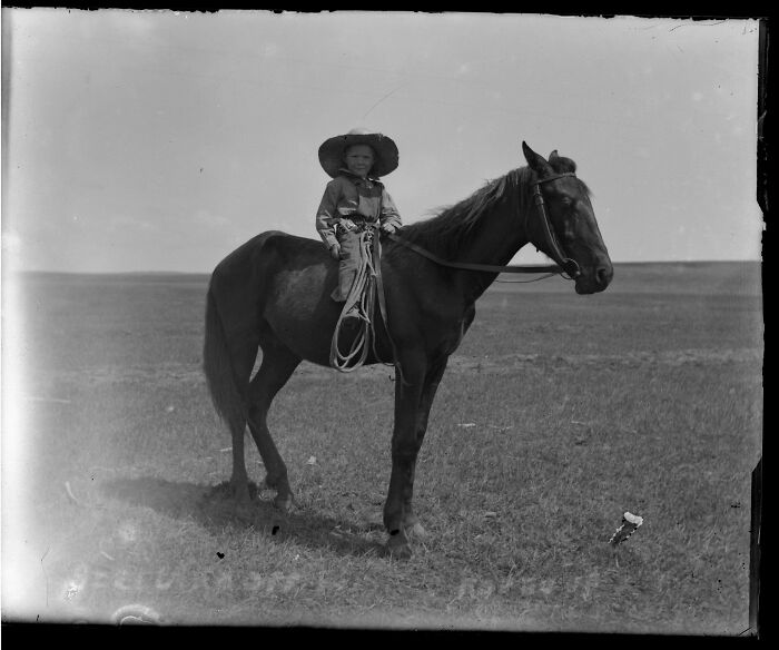 77 Candid Old Photos That Reveal What The World Actually Looked Like Generations Ago (New Pics)