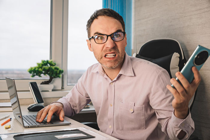 Boss Expects Employee At HQ After Six Years Remote, He Shows That His Home Office Was Approved By HR Boss Expects Employee At HQ After Six Years Remote, He Shows That His Home Office Was Approved By HR