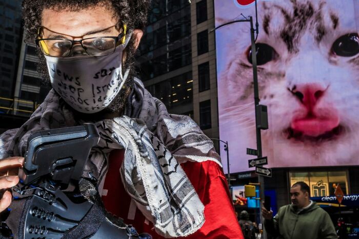 100 Candid Street Photos From The 2025 URBAN Photo Awards