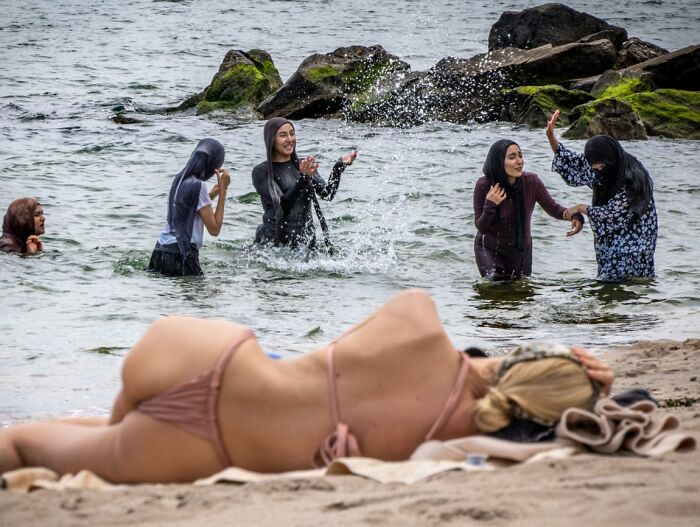 100 Candid Street Photos From The 2025 URBAN Photo Awards