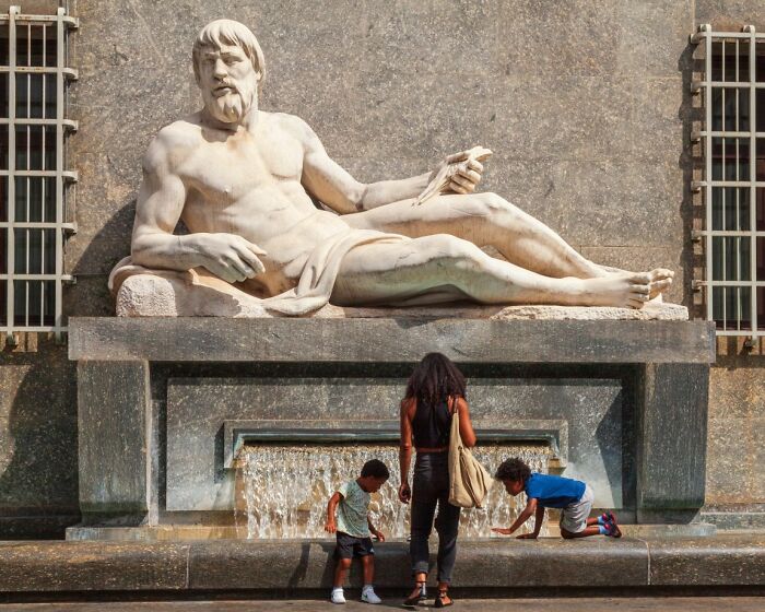 100 Candid Street Photos From The 2025 URBAN Photo Awards