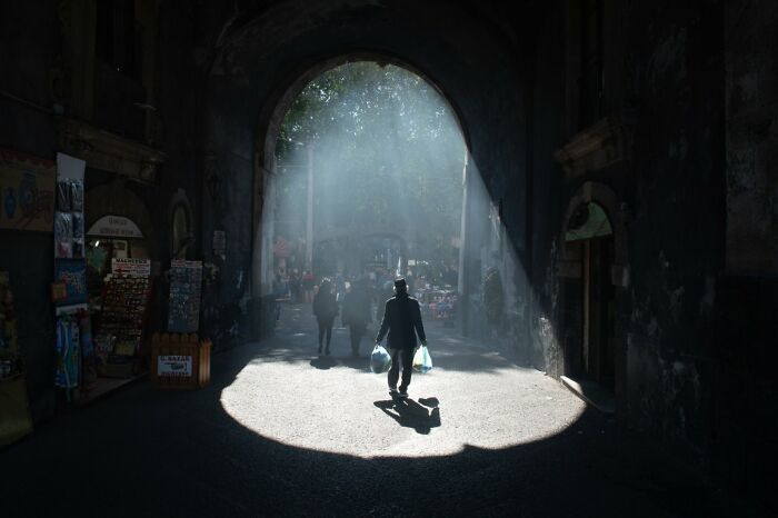 100 Candid Street Photos From The 2025 URBAN Photo Awards