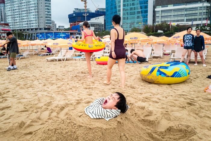 100 Candid Street Photos From The 2025 URBAN Photo Awards