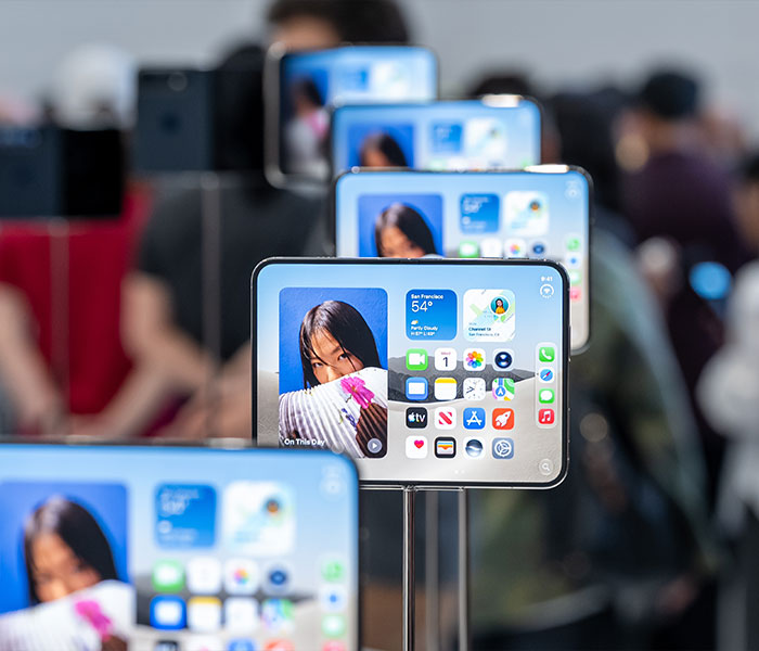 Apple Turns Into A Mockery After Launching Foldable iPhone, The Most Savage Yet Hilarious Reactions Are Here