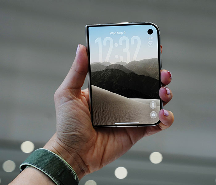 Apple Turns Into A Mockery After Launching Foldable iPhone, The Most Savage Yet Hilarious Reactions Are Here