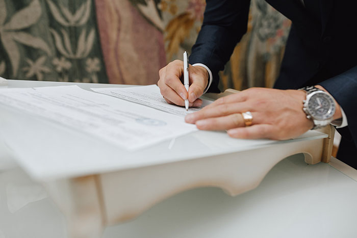 Fired Employee Refuses Boss’s Shady Severance Deal, Walks Away With Four Months Of Pay And Extra Cash Fired Employee Refuses Boss’s Shady Severance Deal, Walks Away With Four Months Of Pay And Extra Cash
