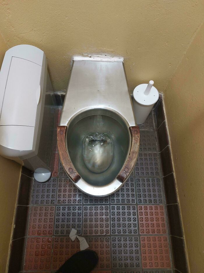 82 Hilariously Unhinged Design Fails That Should Have Never Been Approved (New Pics)