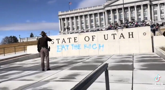 57 &ldquo;Eat The Rich&rdquo; Moments That Had People Screaming Into The Abyss