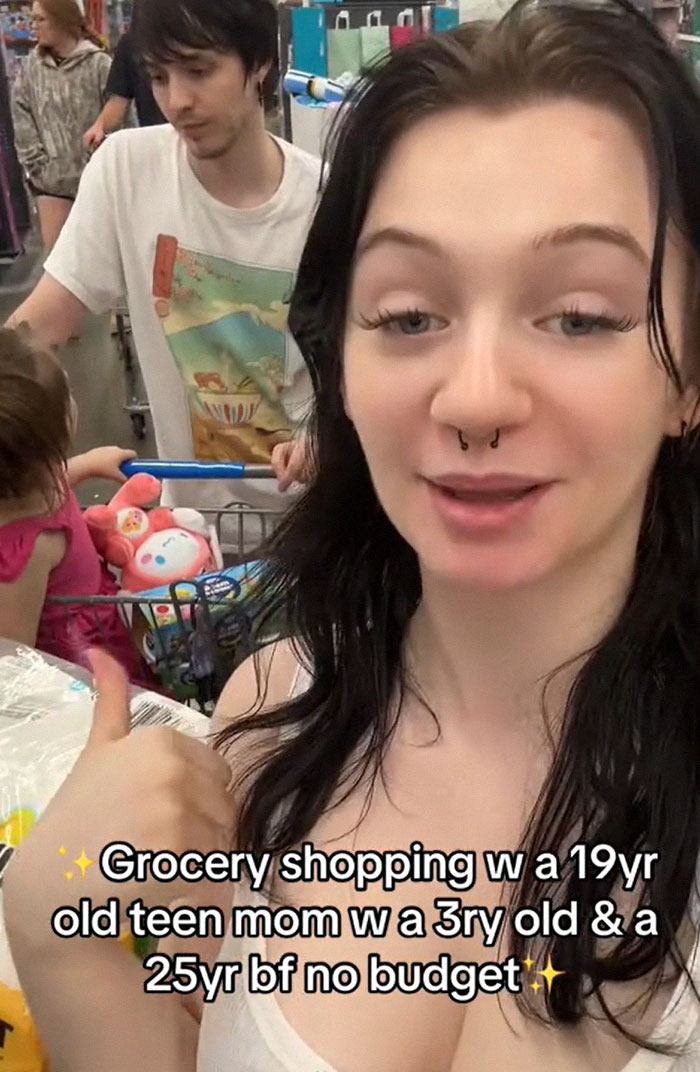 American Parents Fill The Whole Cart Of Groceries, People Try To Find Any Actual Food There