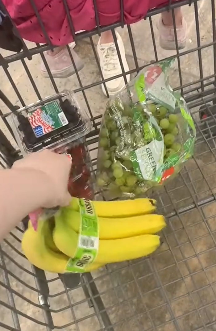 American Parents Fill The Whole Cart Of Groceries, People Try To Find Any Actual Food There