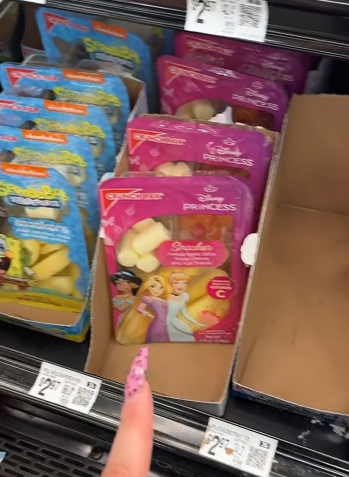 American Parents Fill The Whole Cart Of Groceries, People Try To Find Any Actual Food There
