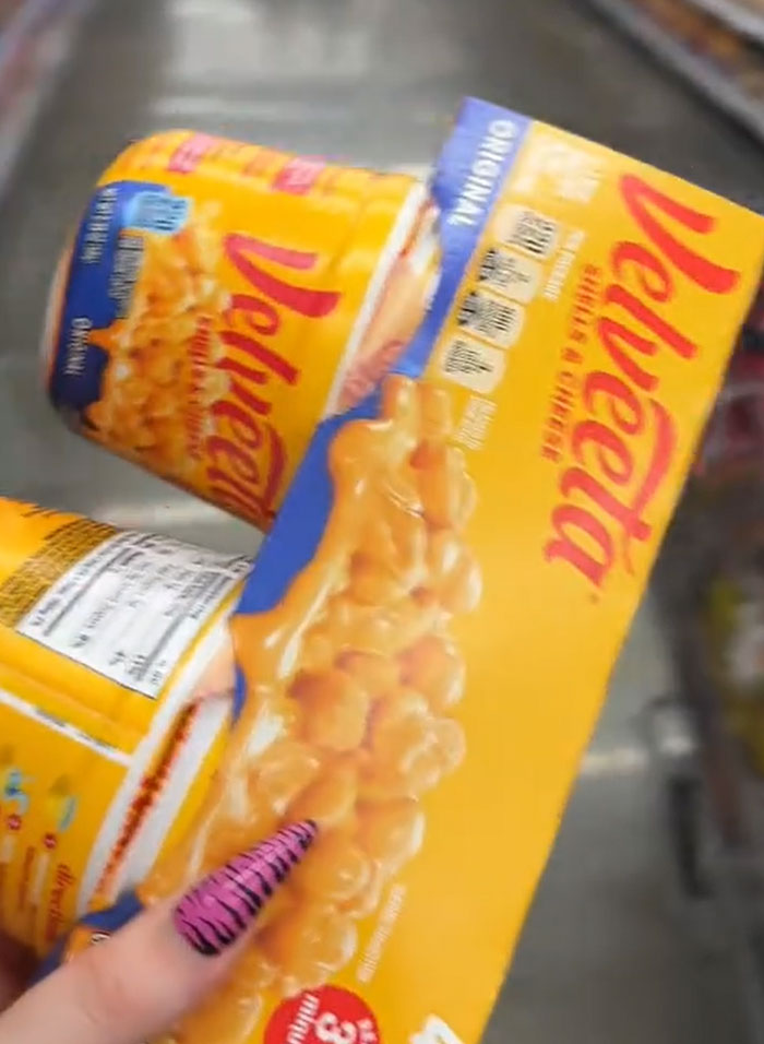 American Parents Fill The Whole Cart Of Groceries, People Try To Find Any Actual Food There