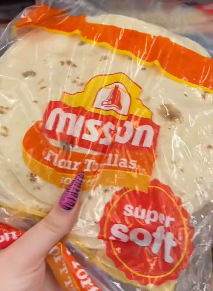 American Parents Fill The Whole Cart Of Groceries, People Try To Find Any Actual Food There