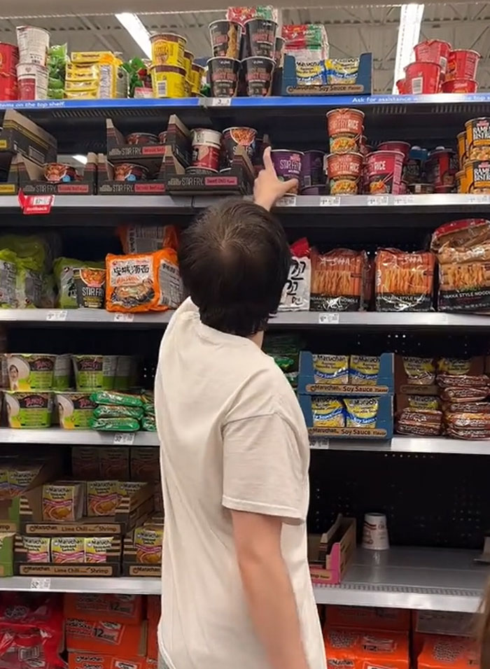 American Parents Fill The Whole Cart Of Groceries, People Try To Find Any Actual Food There