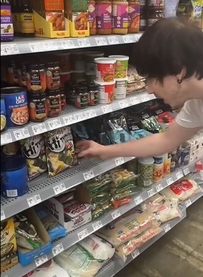 American Parents Fill The Whole Cart Of Groceries, People Try To Find Any Actual Food There