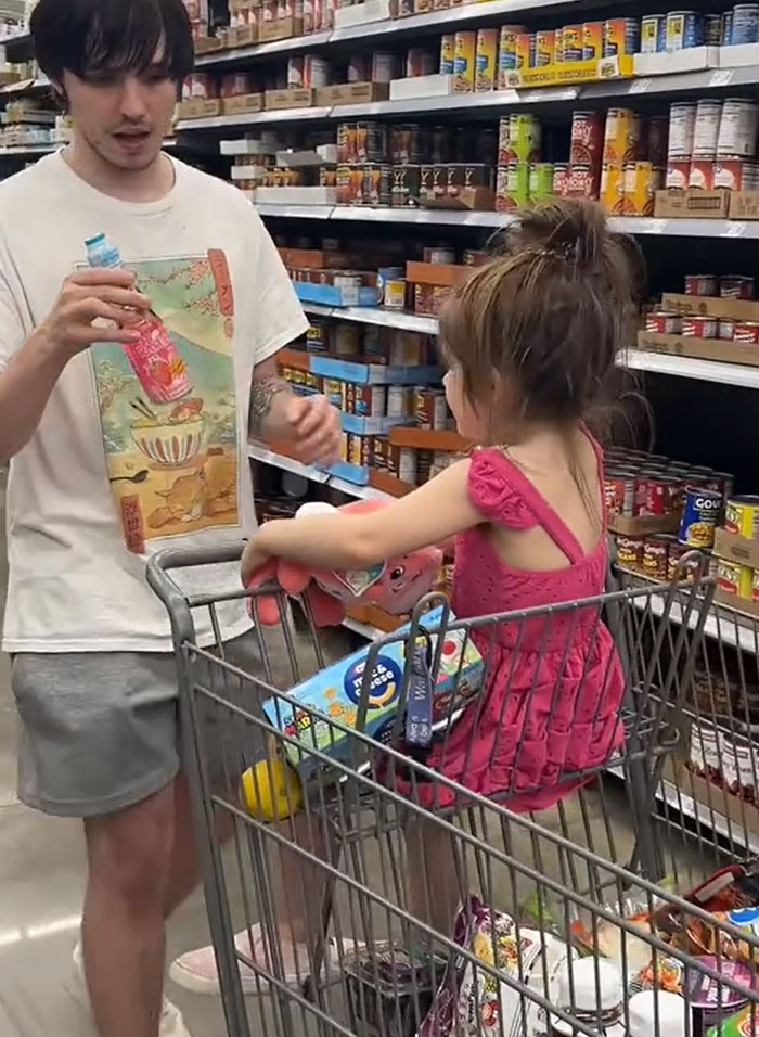 American Parents Fill The Whole Cart Of Groceries, People Try To Find Any Actual Food There
