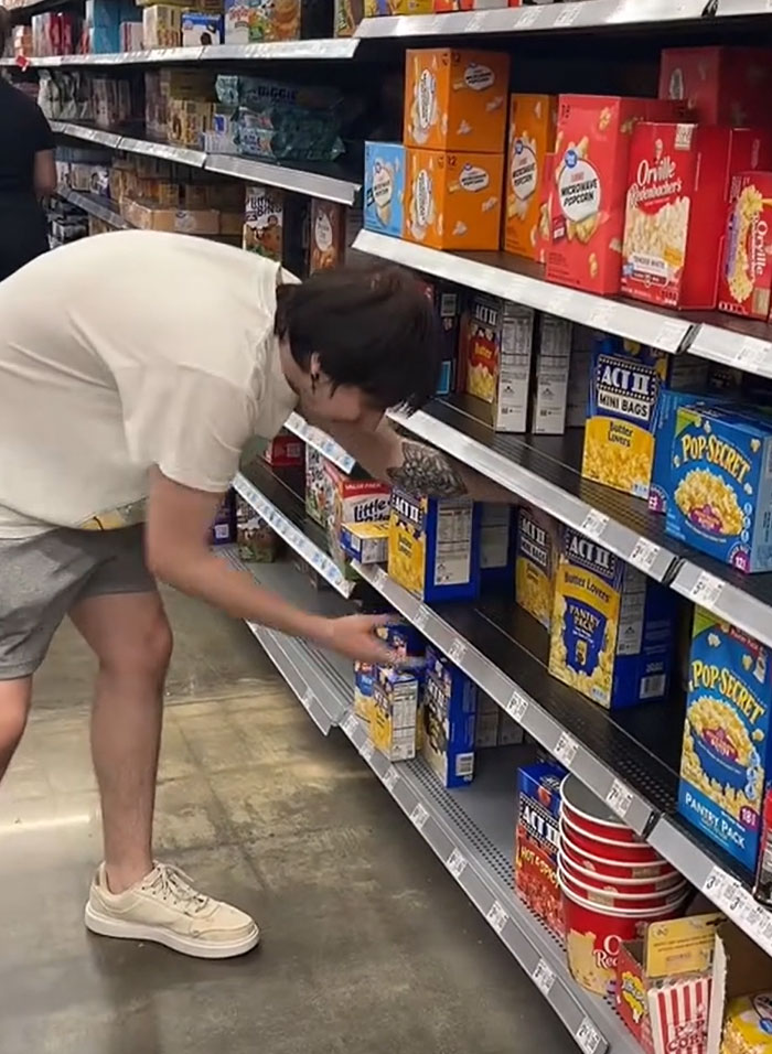 American Parents Fill The Whole Cart Of Groceries, People Try To Find Any Actual Food There