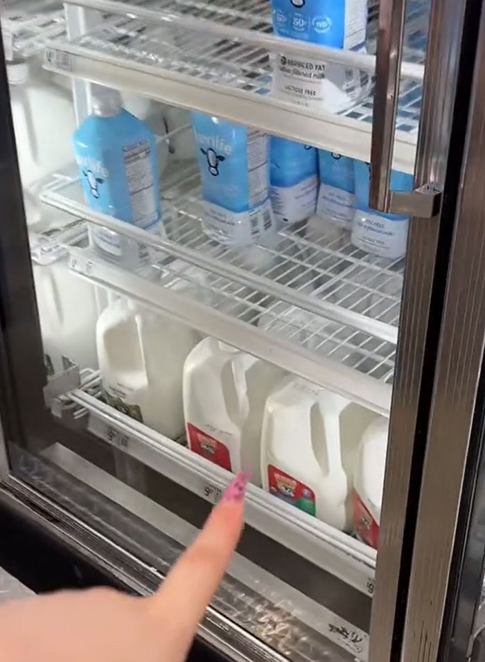 American Parents Fill The Whole Cart Of Groceries, People Try To Find Any Actual Food There
