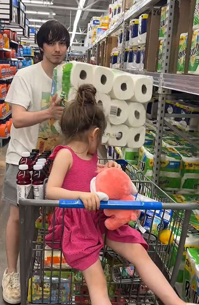 American Parents Fill The Whole Cart Of Groceries, People Try To Find Any Actual Food There