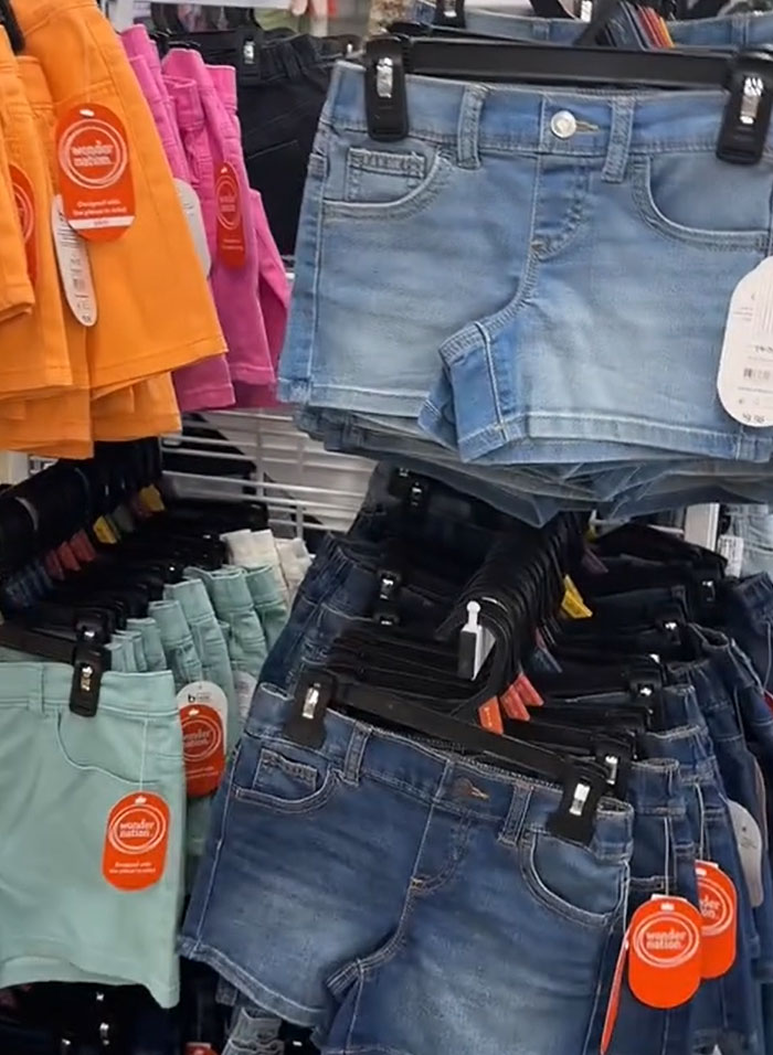 American Parents Fill The Whole Cart Of Groceries, People Try To Find Any Actual Food There