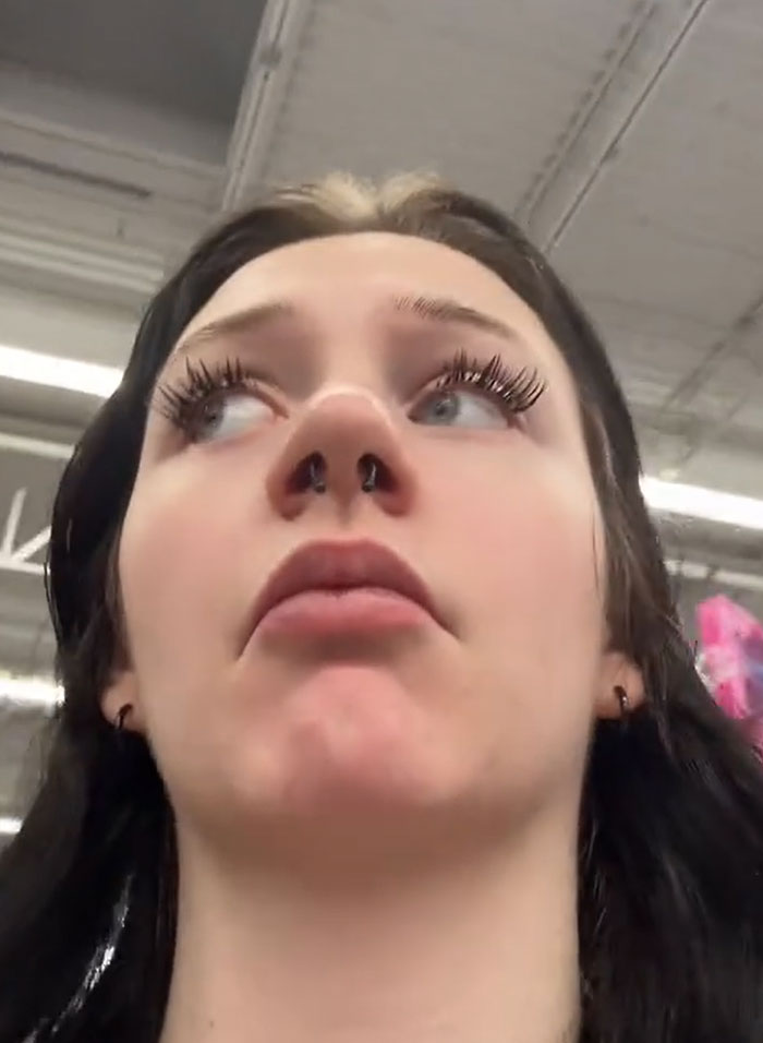 American Parents Fill The Whole Cart Of Groceries, People Try To Find Any Actual Food There