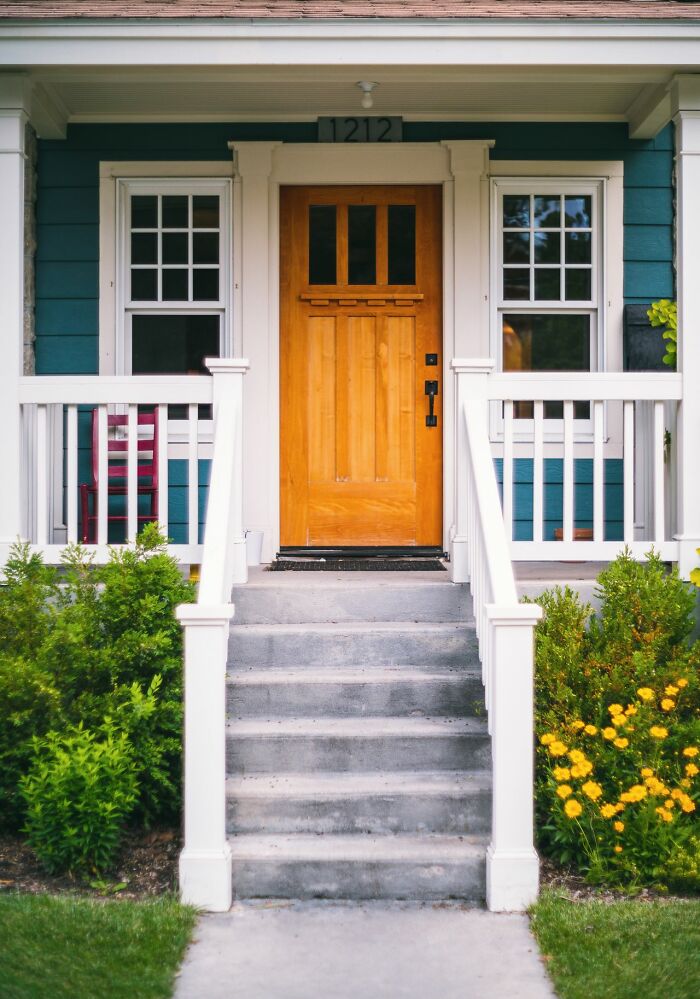 40 Safety Tips That Are Genius Ways For Women Living Alone To Protect Themselves