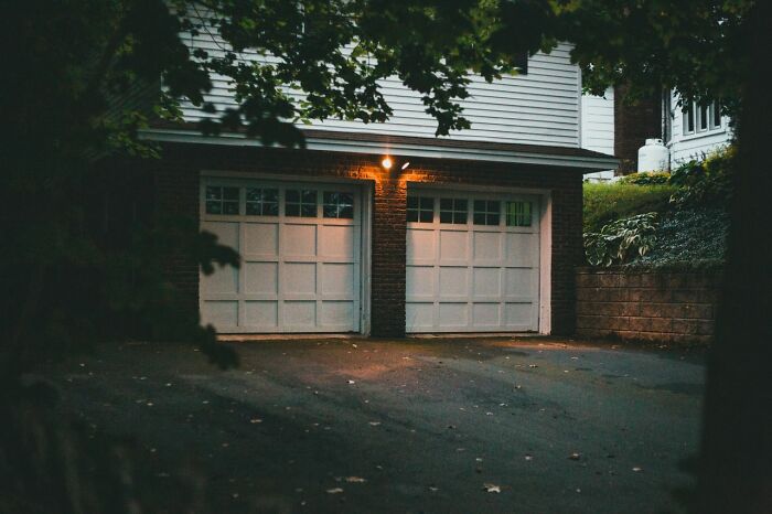40 Safety Tips That Are Genius Ways For Women Living Alone To Protect Themselves